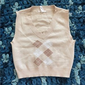 Cream and white cropped sweater vest
